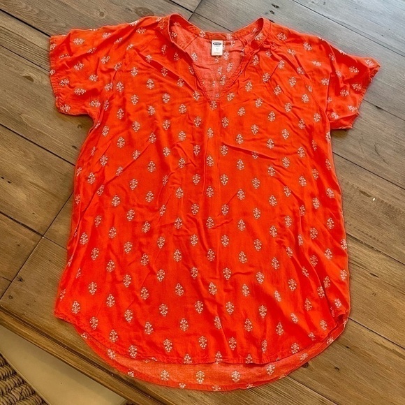 𝅺old Navy top - Picture 1 of 5